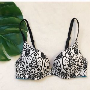 2 PINK VICTORIA’S SECRET BRA BUNDLE